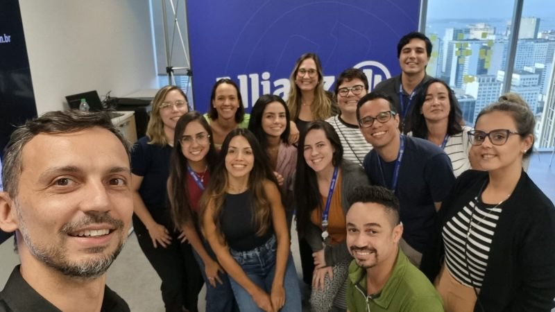 Felipe Corrêa com a equipe da Allianz em workshop de planejamento estratégico