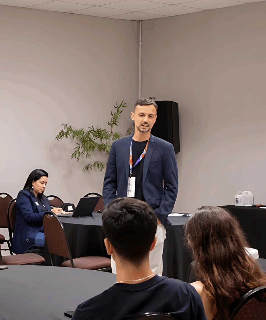 Felipe Corrêa palestrando no EGP do PMI Distrito Federal