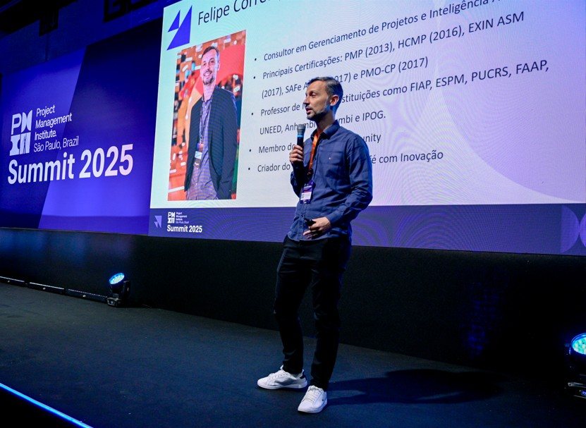 Felipe Corrêa palestrando no PMI São Paulo Summit 2025